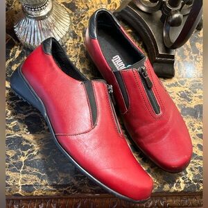 Munro American Women’s Red Leather Berkley Sneaker Travel Shoe